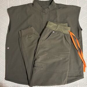 Figs - Women’s Moss Green Scrub Set